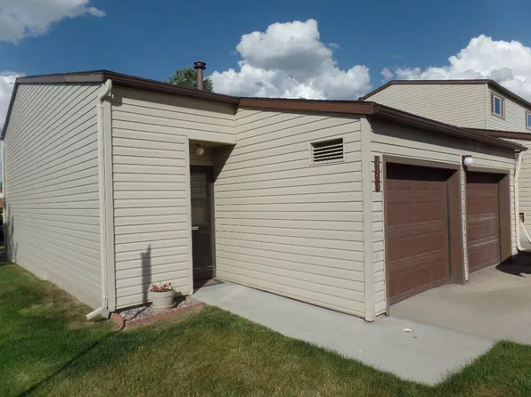 1101 Bighorn Cir, Gillette, WY 82716
