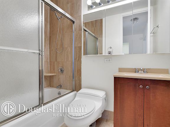 3rd image of 1 Irving Pl APT P10c