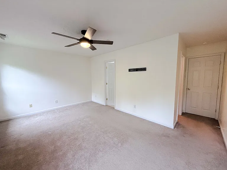 7704 Redwood Ave — Photo 8