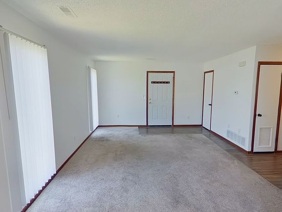 4th image of 3239 S Illinois Ave APT 4