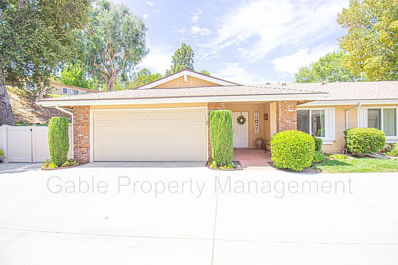 1st image of 26390 Oak Plain Dr