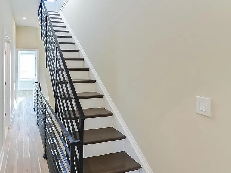1114 Hall St — Photo 12