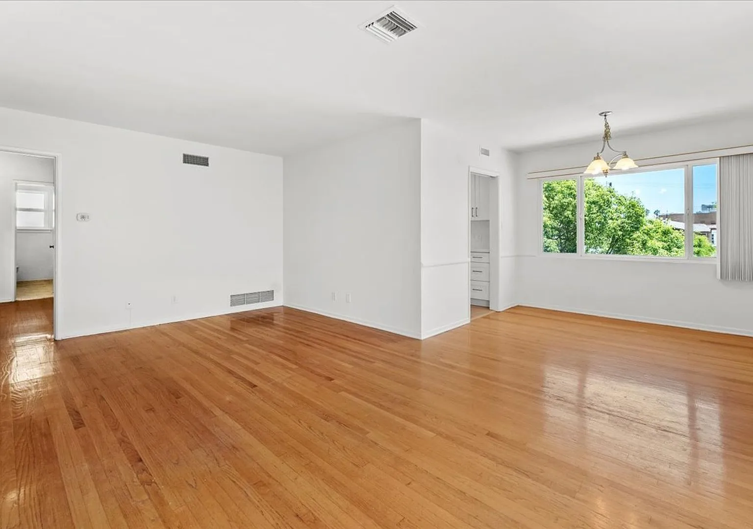 1033 S. Holt Ave. — Photo 3