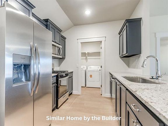 3rd image of 1604 Highland Loop