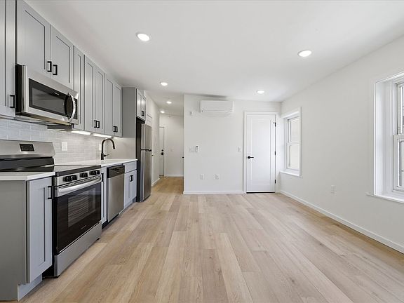3rd image of 627 N 16th St #302