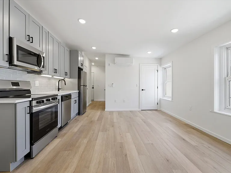 627 N 16th St — Photo 11