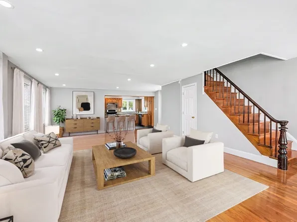 19 Richmond St, Boston, MA 02124