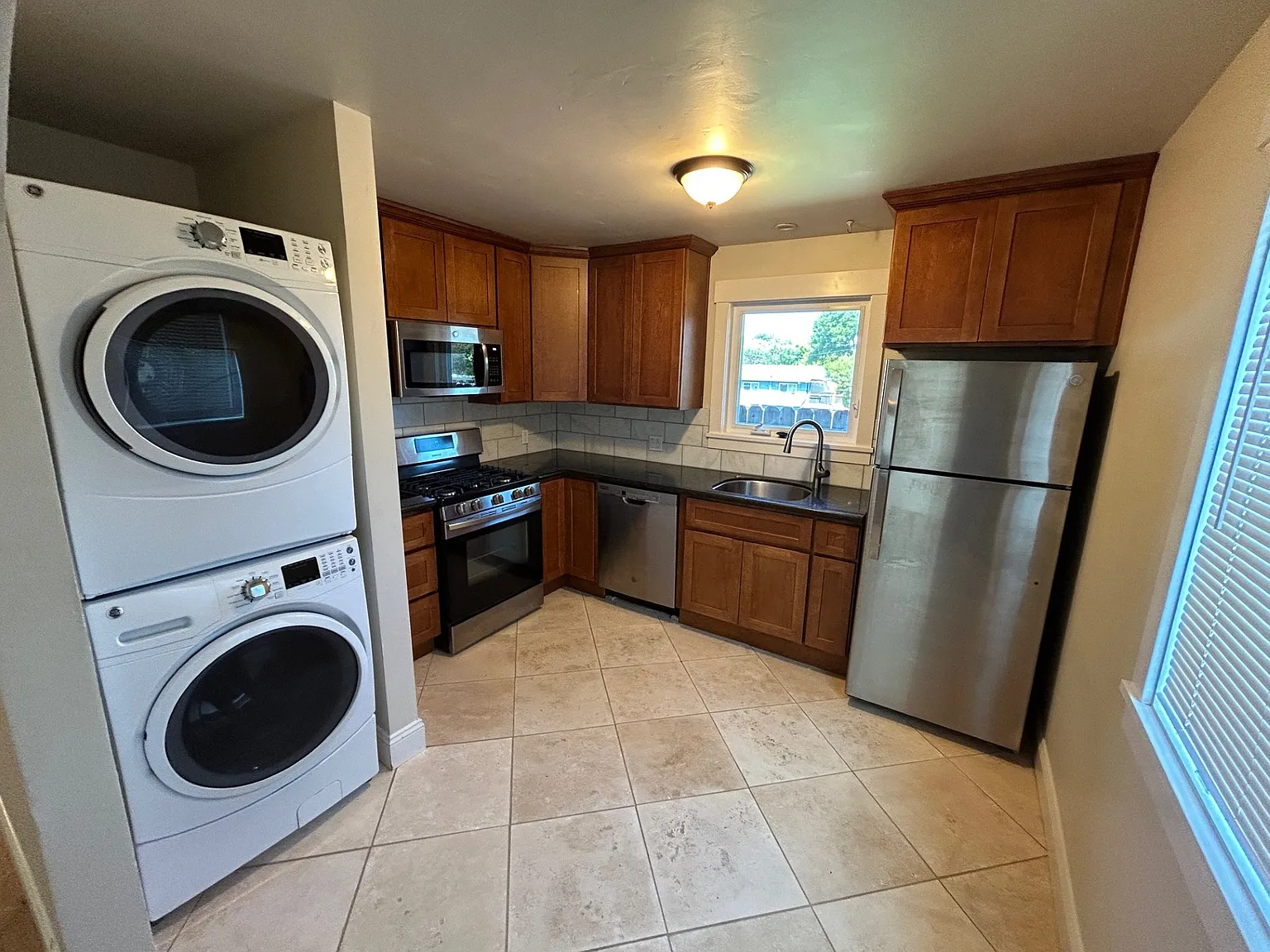 2 bed, 750 sqft, $2,150 — Photo 3