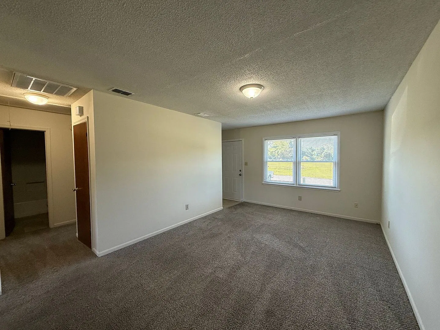2 bedroom, 1 bath duplex — Photo 3