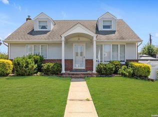 561 Martin Rd, Franklin Square, NY 11010