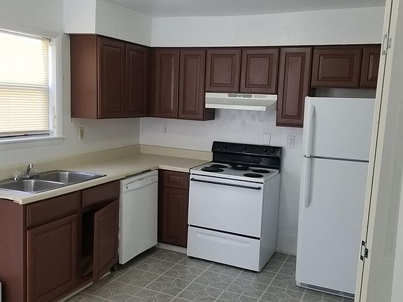 3rd image of 412 Beechwood Ave #A