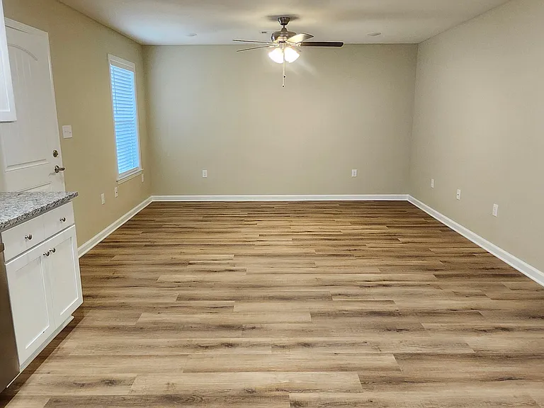 512 N Maple St #512 — Photo 10