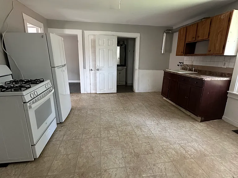 20 Pleasant St #A — Photo 2