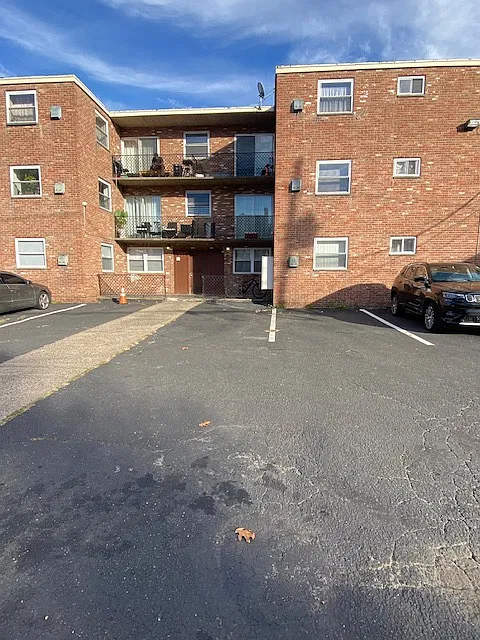 2 bed, $1,975 — Photo 1