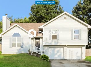 19402 Diamond Ln, Smithville, MO 64089