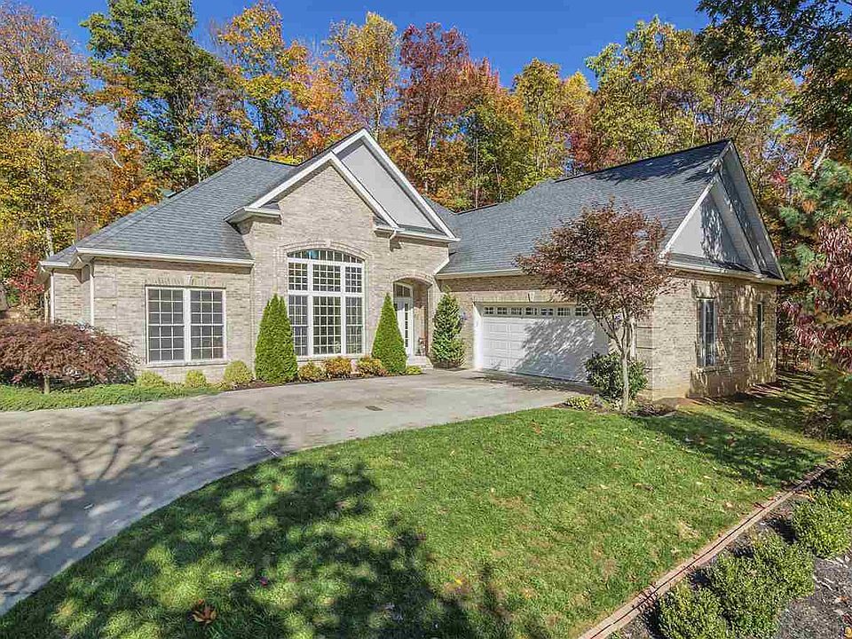 1st image of 8011 Mountain Ridge Dr
