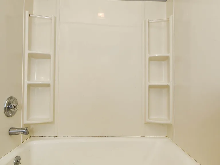 256 1/2 E Grove St #256 — Photo 18