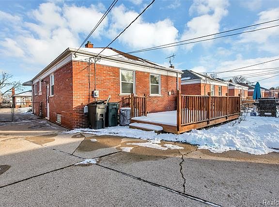 3rd image of 25523 Ursuline St