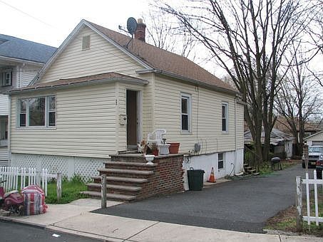 1st image of 260 Oswald Pl