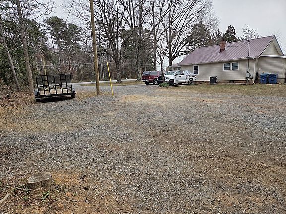 4th image of 4531 Springs Rd