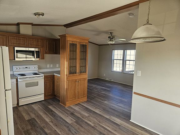 5th image of 397 Morris Ln #124