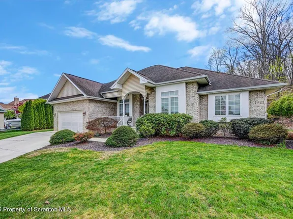 102 Ryan Dr, Moosic, PA 18507