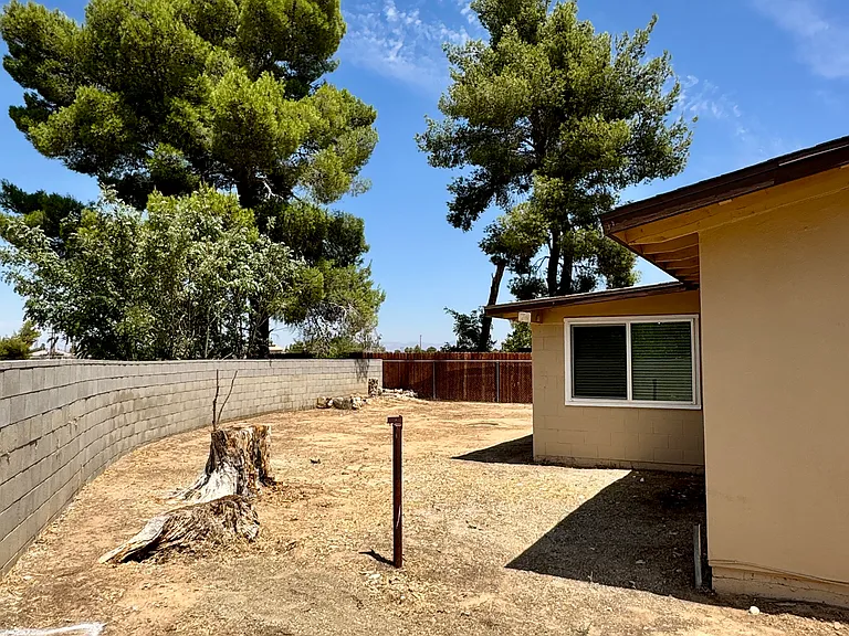 21325 Bancroft Ct — Photo 14