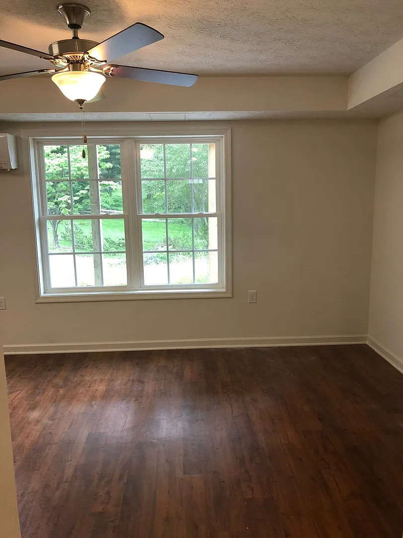 One Bedroom Garden Apartment — Photo 4
