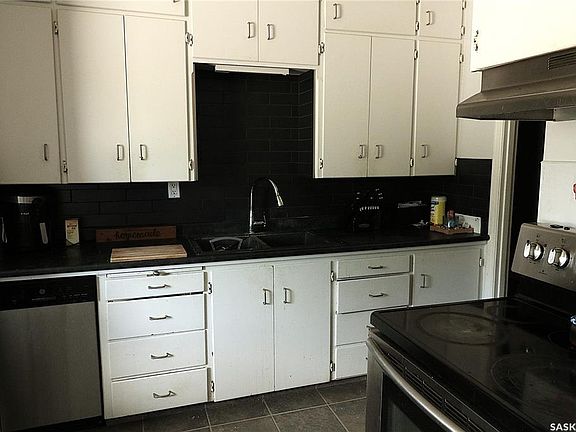 5th image of 111 Henderson STREET