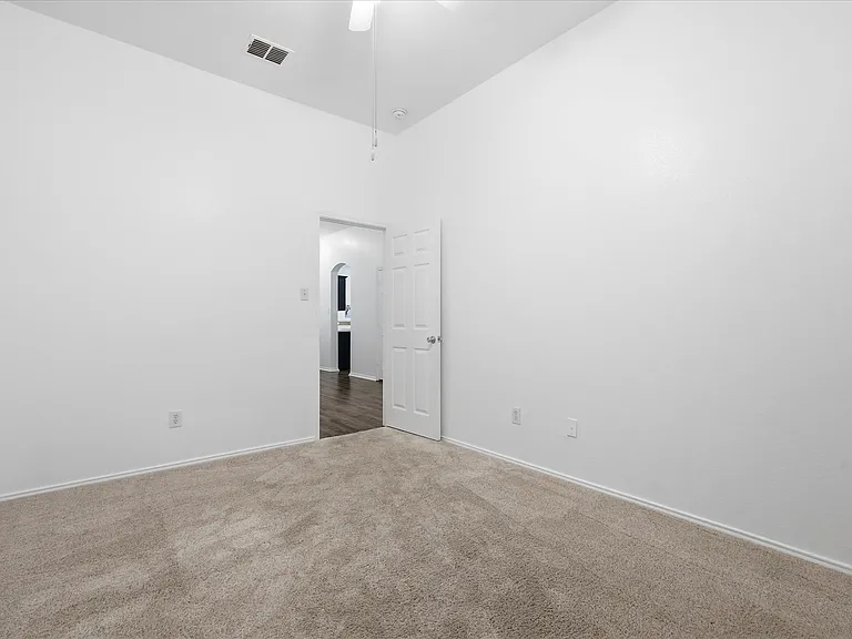 2825 Saddlebred Trl — Photo 16
