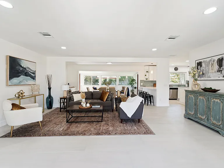 2335 Tropical Shores Dr SE — Photo 6