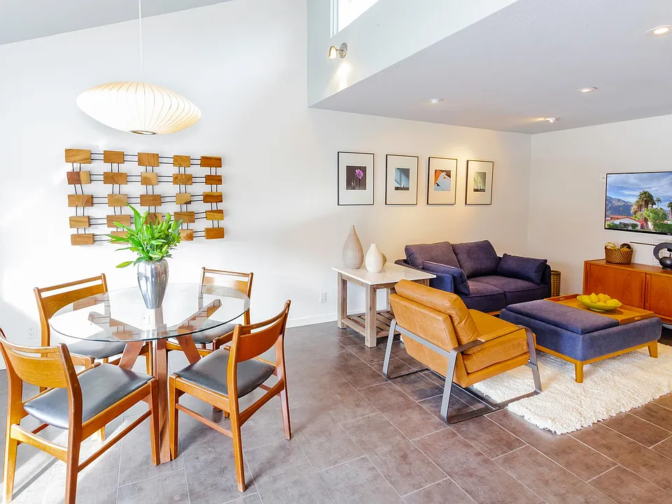 860 N Indian Canyon Dr #5