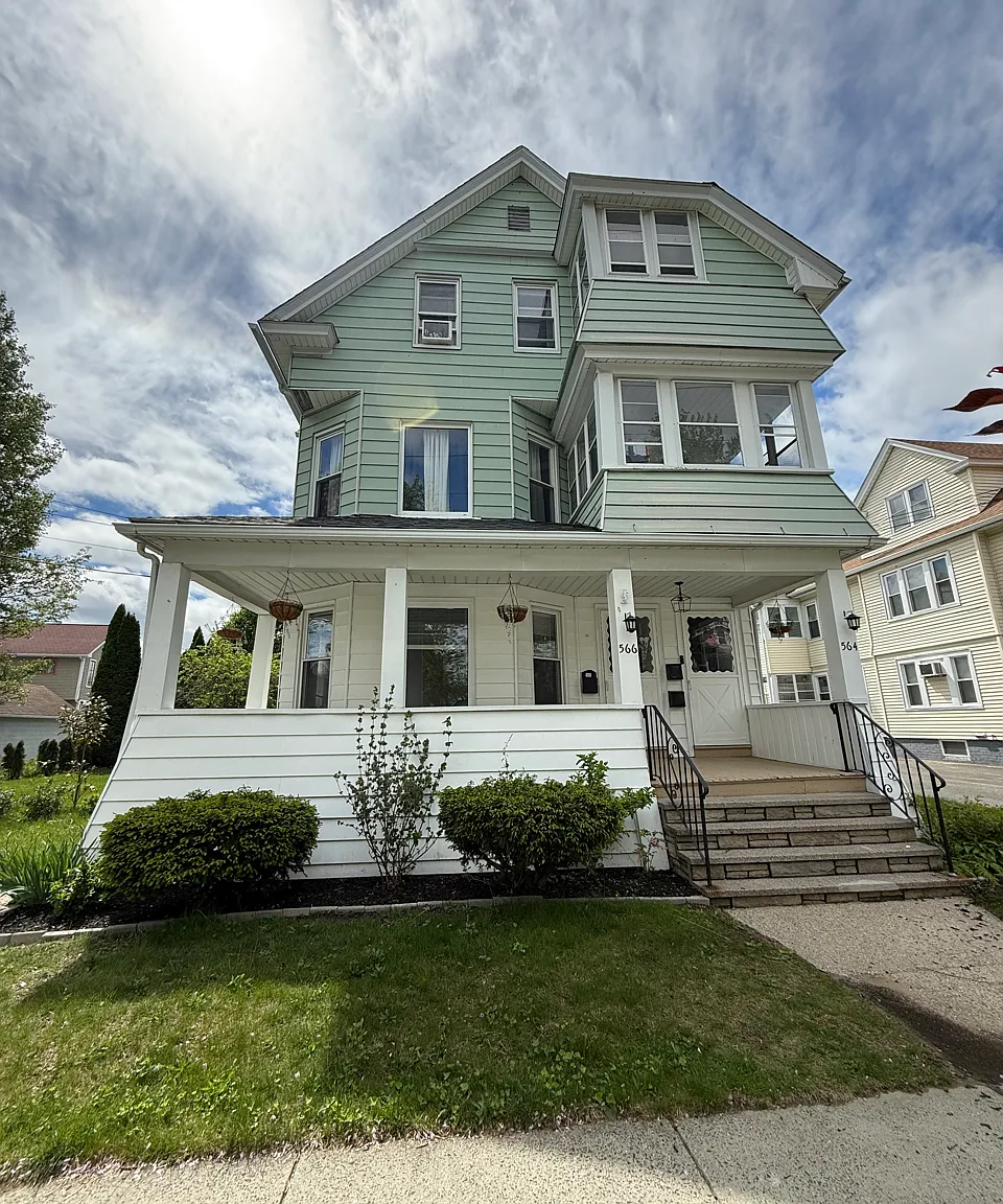 3 bed, 1050 sqft, $2,000 — Photo 1