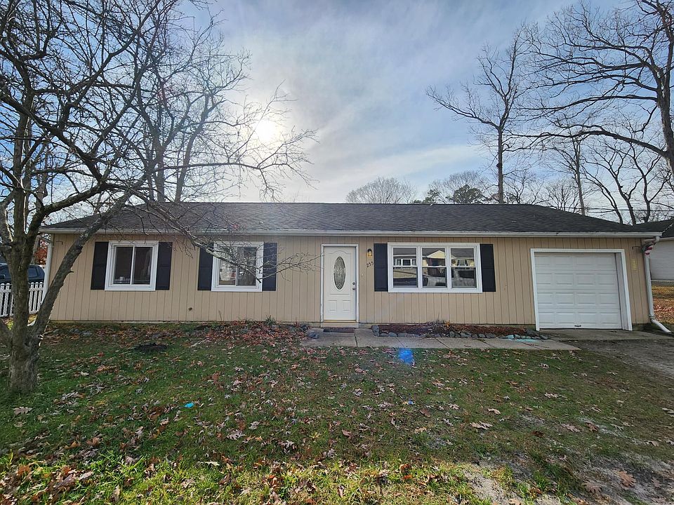 1st image of 255 Daniels Ave