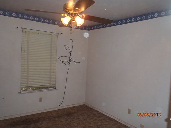 4th image of 604 Zeneta Ave