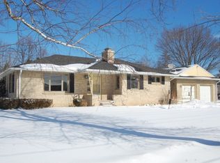 N144W6580 Pioneer Rd, Cedarburg, WI 53012