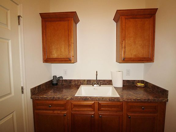 4th image of 102 Peakland Ct