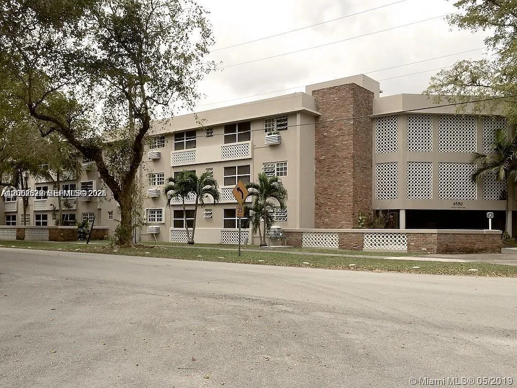 Santona Condo — Photo 1