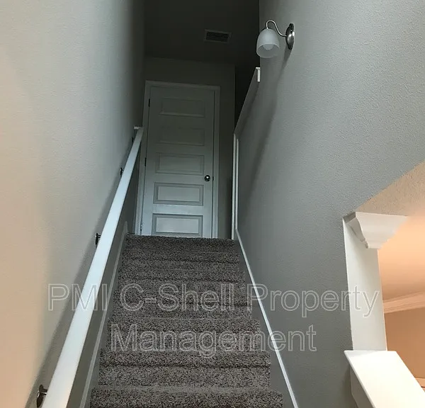 357 S East St — Photo 16
