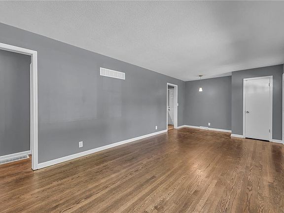 3rd image of 8305 E 106th Ter