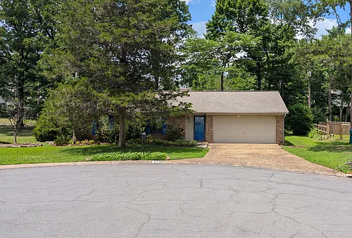 12 Royal Ct Photo 1