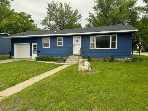 457 3rd Ave NW, Perham, MN 56573