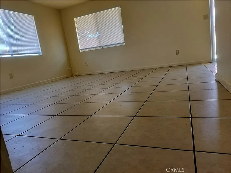 912 Valhalla Dr — Photo 5