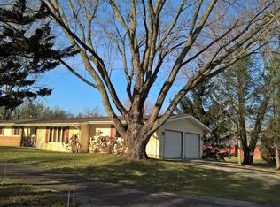 17208 Lincoln Rd, Harvard, IL 60033