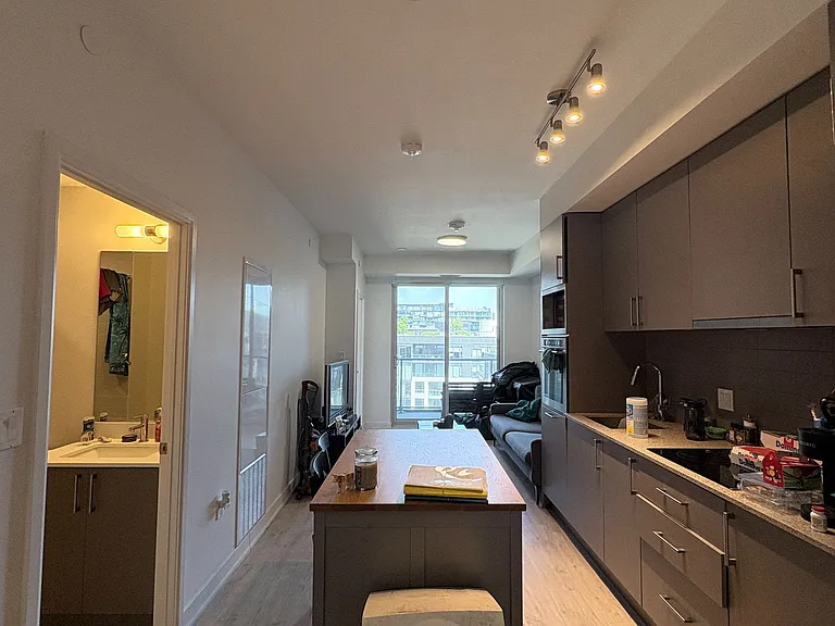 576 Front St W #1002 — Photo 5