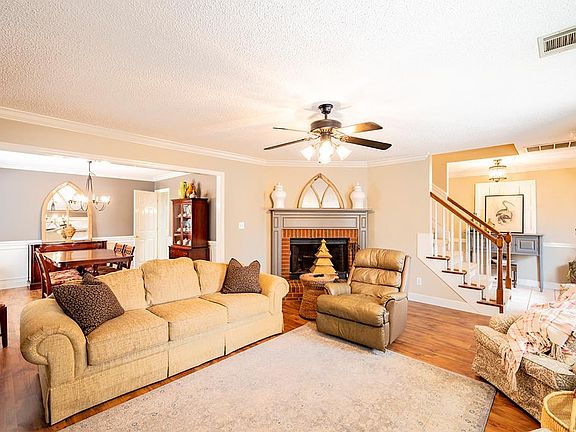 5th image of 133 Jarrett Dr