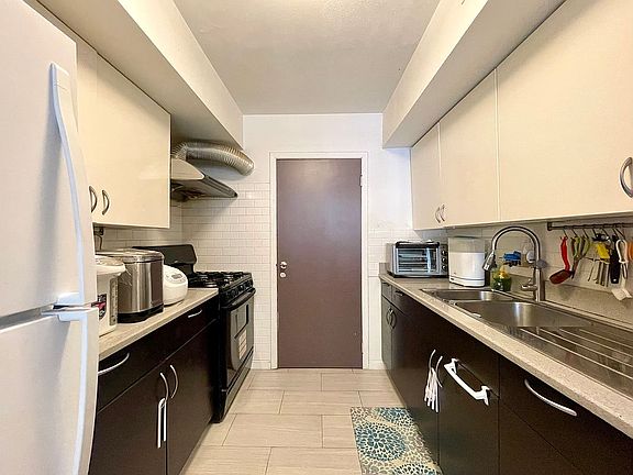 5th image of 362 Mosel Ave