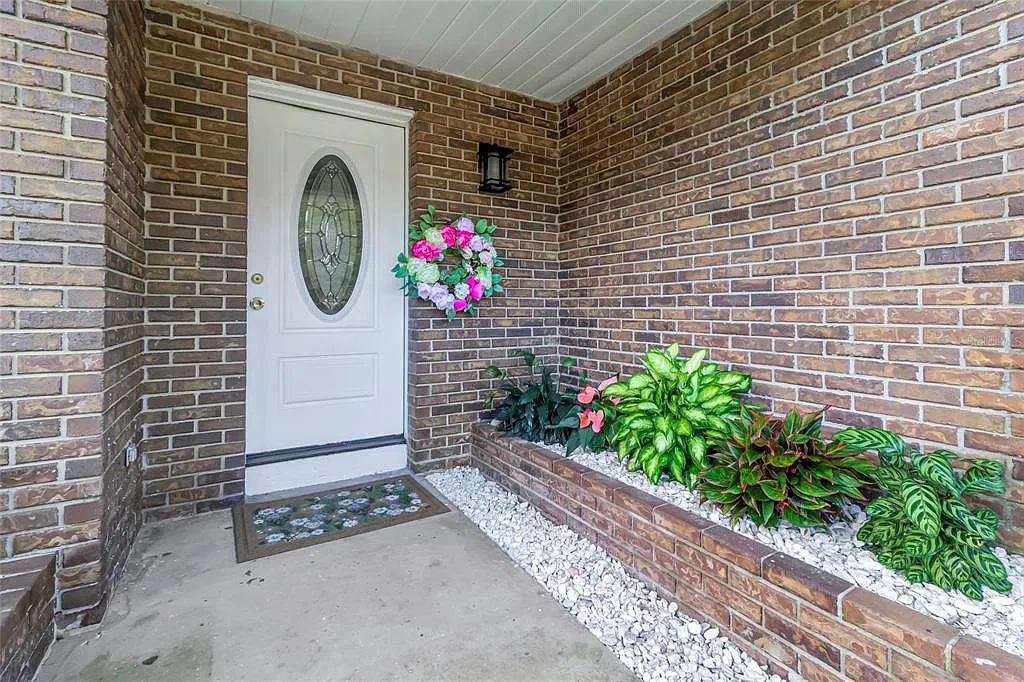 3 bed, 3.0 bath, 1600 sqft, $2,700 — Photo 2