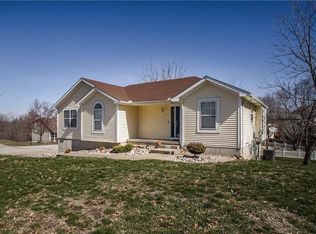 1424 NW Foxboro Rd, Blue Springs, MO 64015