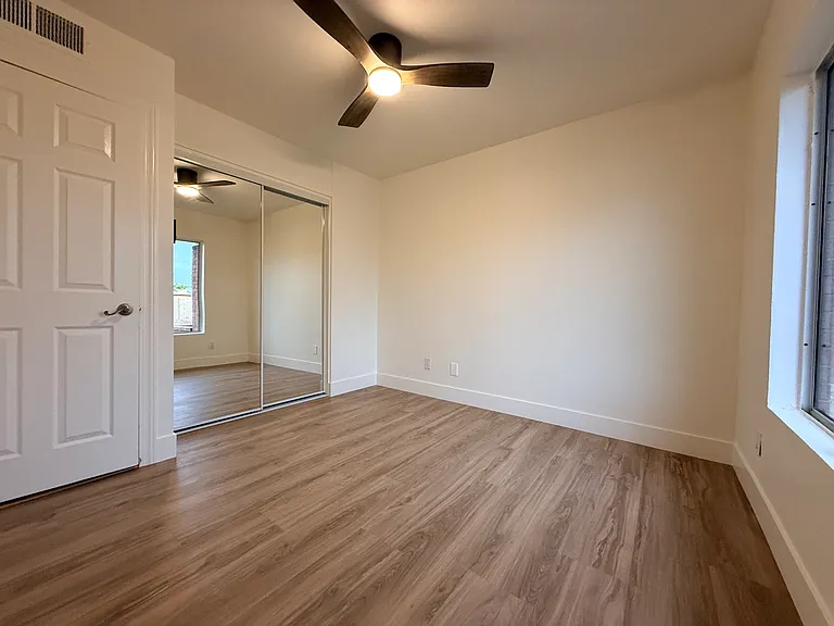 14252 N 51st St — Photo 14